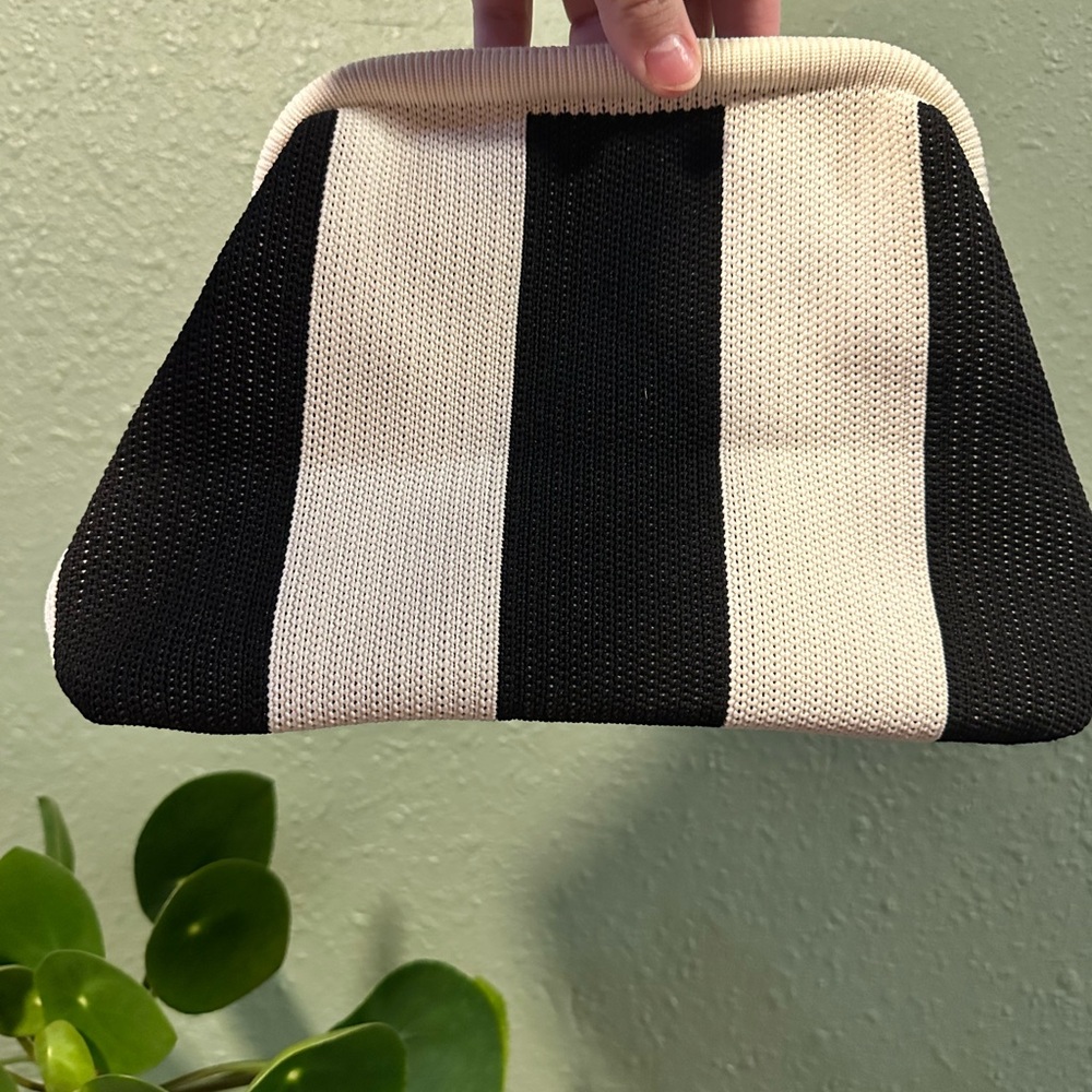 Black and White Striped Cloth Clutch🐼